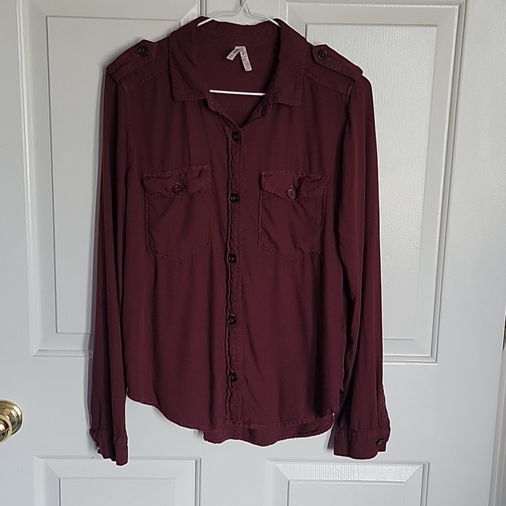 Mudd, juniors medium, burgundy long sleeved shirt.